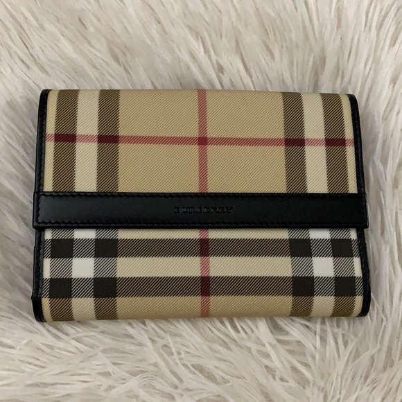 Burberry - Picture 1 of 9
